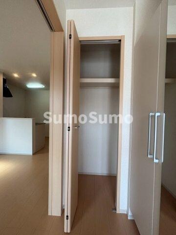 物件内観写真10　(小物を収納するのに便利です)