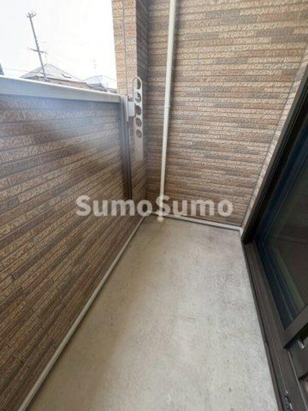 バルコニー(暖かな日差しのふりそそぐバルコニー)