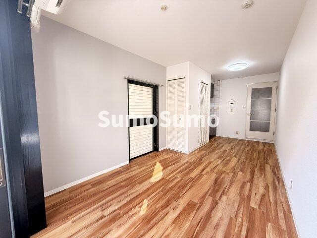 物件内観写真7　(こちらのリビングで趣味の時間をお楽しみください)