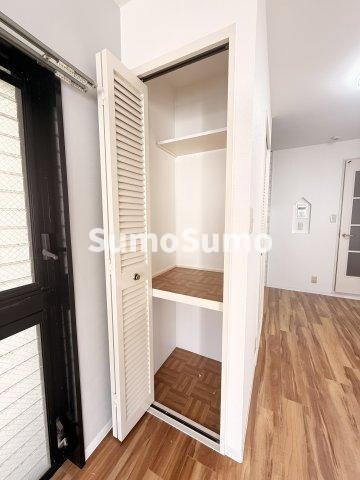 物件内観写真8　(収納豊富です)