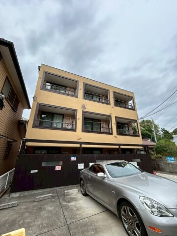 物件外観写真1　(きれいな外観です)