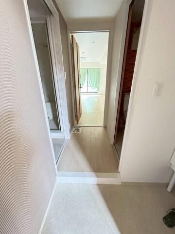 物件内観写真21　(収納もある玄関です)