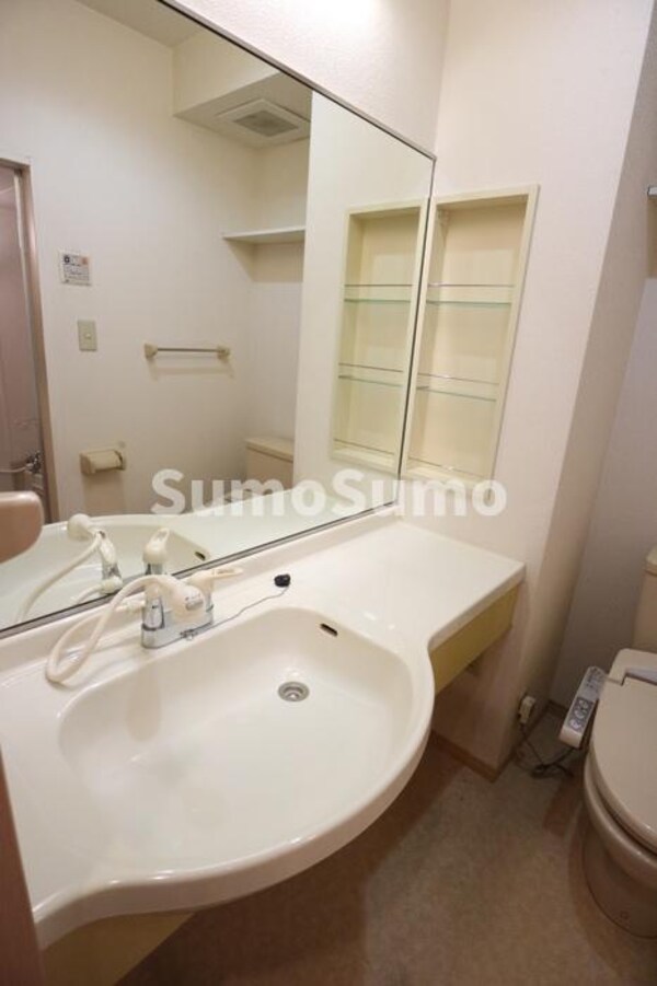 洗面・脱衣所(ゆったりとスペースのある洗面所)