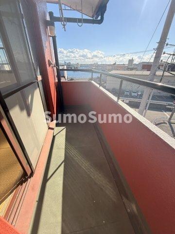 物件内観写真5　(暖かな日差しのふりそそぐバルコニー)