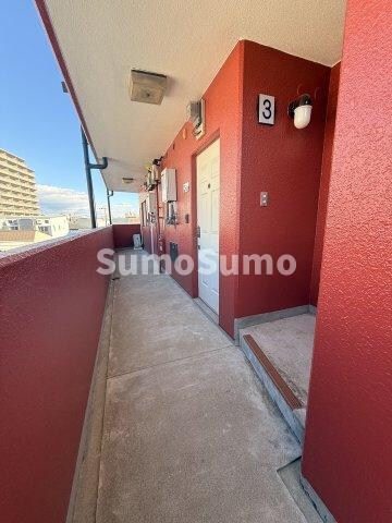 物件外観写真4　(清潔なロビーです)