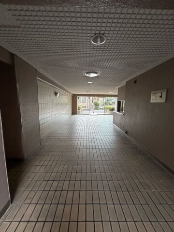 物件外観写真2　(建物の内部です)