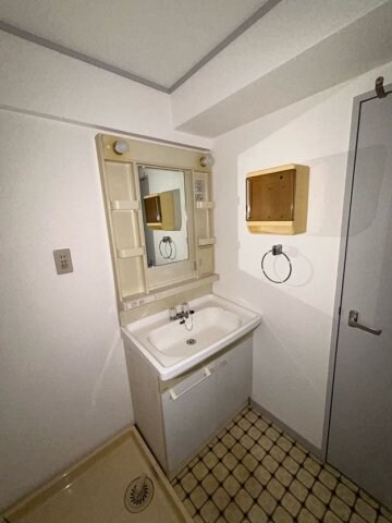 物件内観写真19　(独立洗面台で身支度をすべて済ませてしまいましょう)