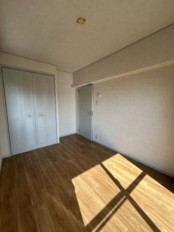 物件内観写真29　(明るい洋室です)