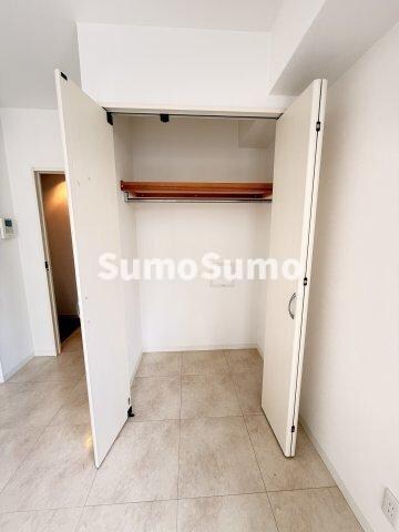 物件内観写真10　(大きなスペースがあり、収納には困りません)