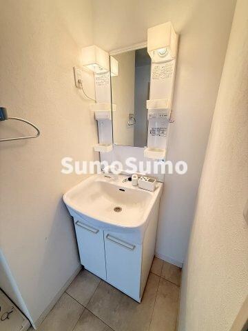 物件内観写真15　(使いやすい独立洗面台です)