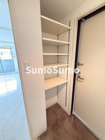 物件内観写真18　(大きなスペースがあり、収納には困りません)