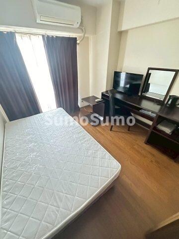 物件内観写真7　(開放的な寝室です)