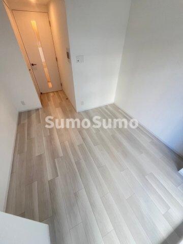 物件内観写真17　(こちらの居間で趣味の時間をお楽しみください)