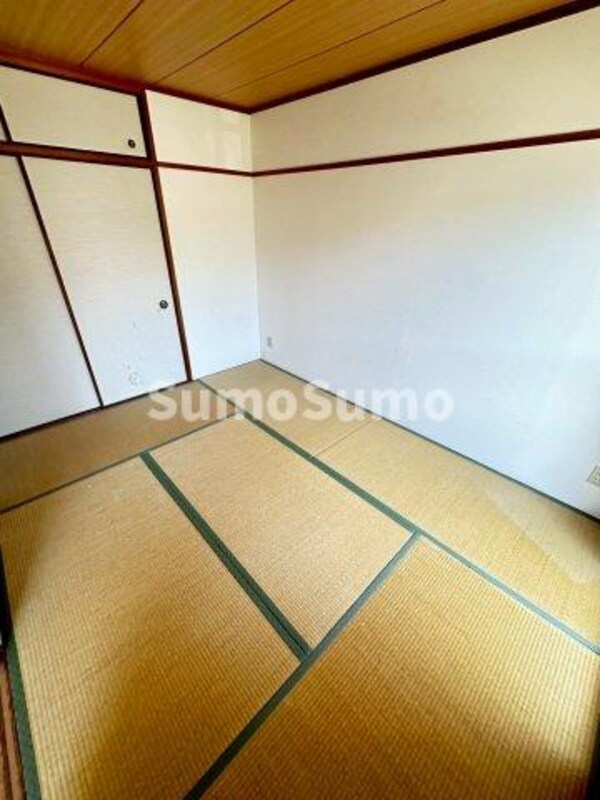 和室(来客時にも便利な和室付き)