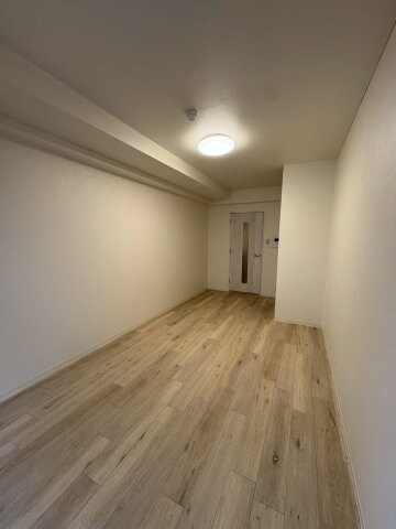 物件内観写真3　(ゆったりとした居間です)