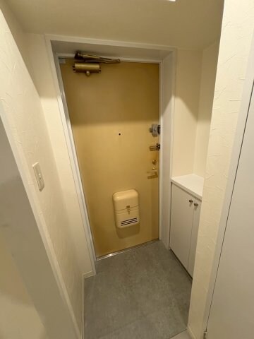 物件内観写真7　(明るい玄関です)