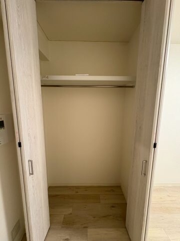 物件内観写真11　(大きなスペースがあり、収納には困りません)