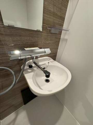 物件内観写真19　(広い洗面スペース)