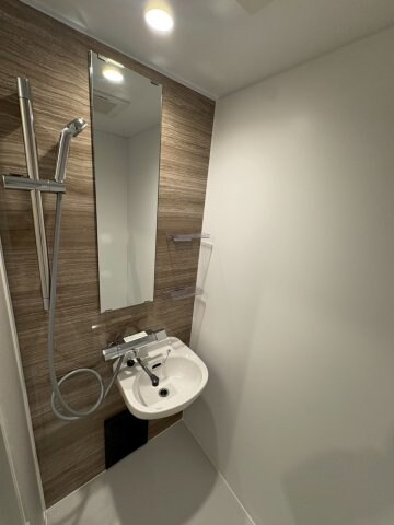 物件内観写真20　(シャワールーム付きの物件です)