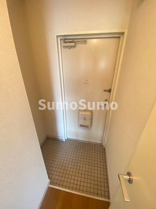物件内観写真5　(シンプルで使いやすい玄関です)