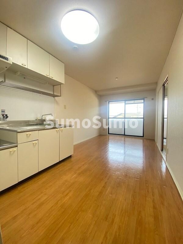 居室(おしゃれな居間です)