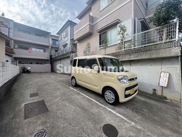 駐車場(駐車場です)