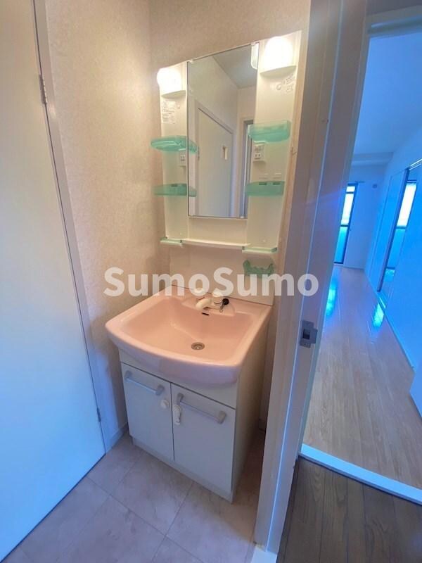 物件内観写真12　(明るい洗面所です)