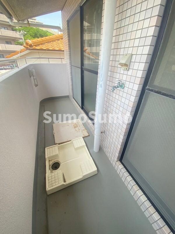 物件内観写真15　(開放的で明るい空間を演出してくれるバルコニーです)