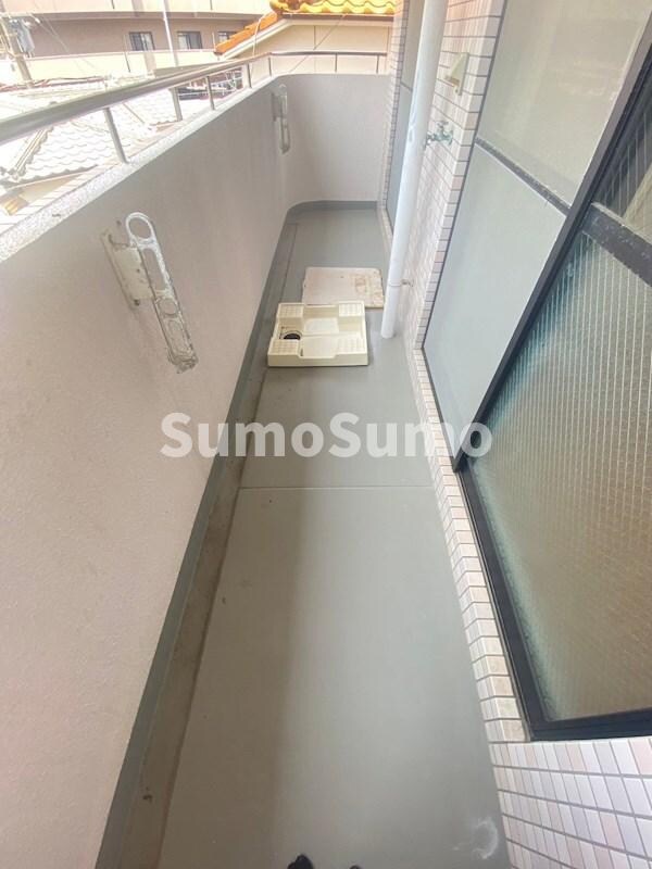 物件内観写真16　(お洗濯にも便利なバルコニー付き)