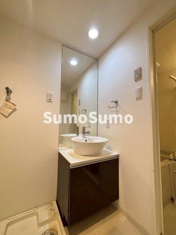 物件内観写真11　(広い洗面スペース)