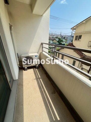 物件内観写真17　(外からの目が気にならないバルコニーで洗濯物が干せます)