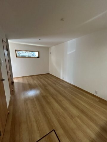 物件内観写真5　(ゆったりとしたリビングです)