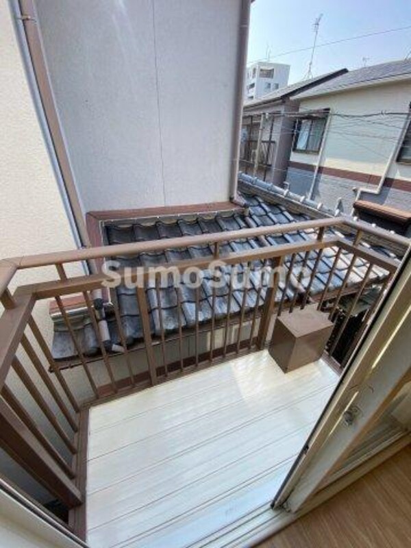バルコニー(外からの目が気にならないバルコニーで洗濯物が干せます)