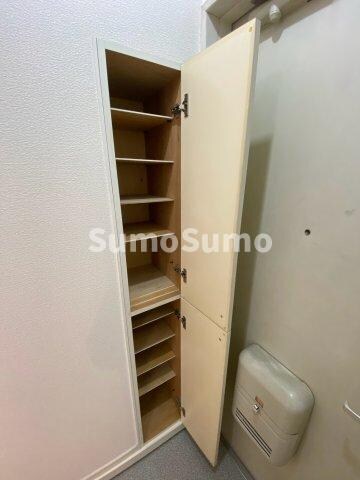 物件内観写真18　(たっぷりとした収納スペースです)