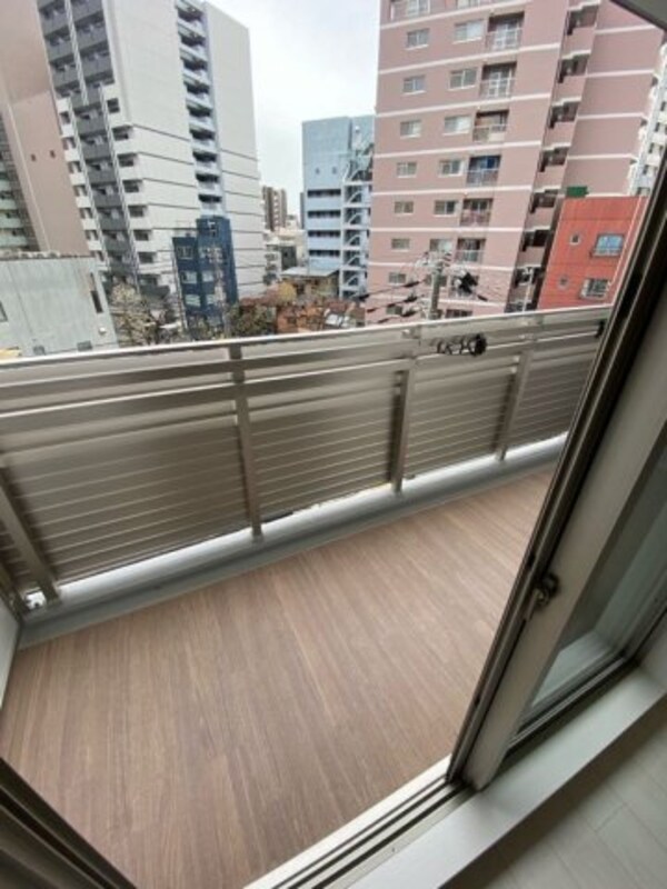 バルコニー(外からの目が気にならないバルコニーで洗濯物が干せます)