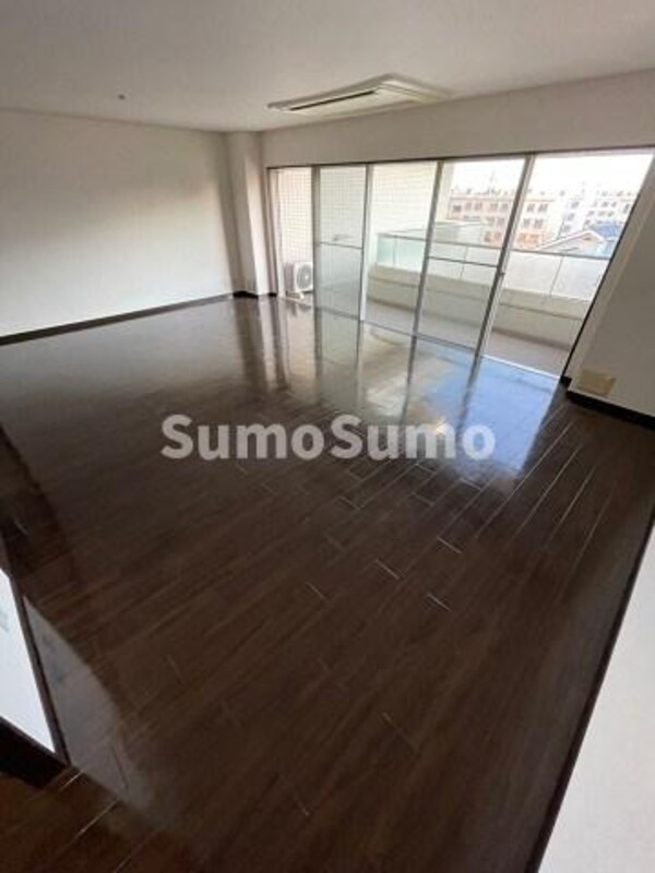 洋室(ゆったりした洋室です)