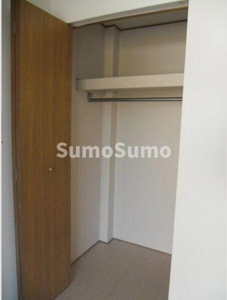 物件内観写真9　(たっぷりとした収納スペースです)