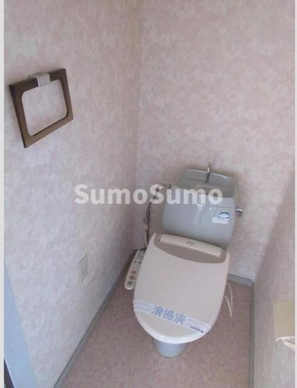 トイレ(落ち着いた色調のトイレです)