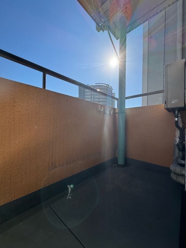 物件内観写真8　(広々としたバルコニーです)