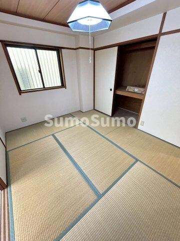 物件内観写真5　(日本らしい落ち着いた雰囲気の和室です)