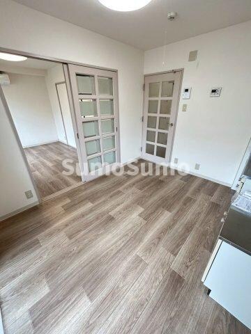 物件内観写真18　(使いやすい居間です)