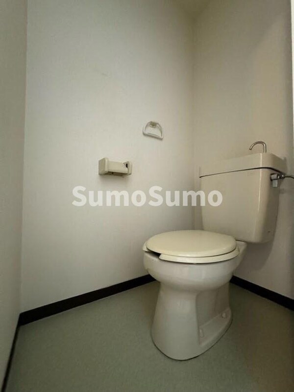 トイレ(落ち着いた色調のトイレです)