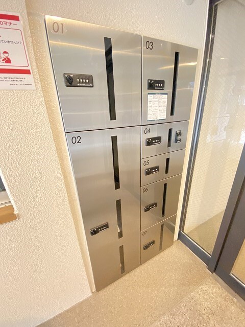 物件外観写真2　(便利な宅配ボックス完備♪)