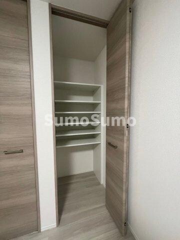 物件内観写真16　(たっぷりとした収納スペースです)