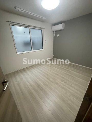 物件内観写真20　(開放的な寝室です)