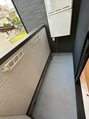 物件内観写真10　(暖かな日差しのふりそそぐバルコニー)