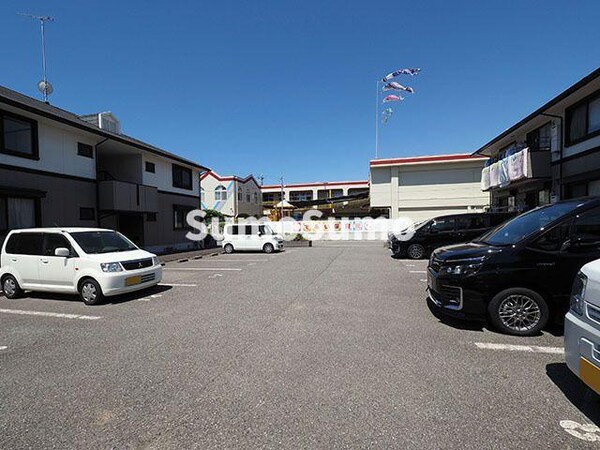 駐車場(駐車場に車を止められます)