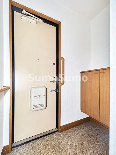 物件内観写真3　(シンプルで使いやすい玄関です)