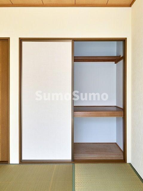 物件内観写真12　(便利な収納スペースです)