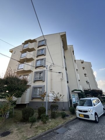 物件外観写真2　(外観は落ち着いています)